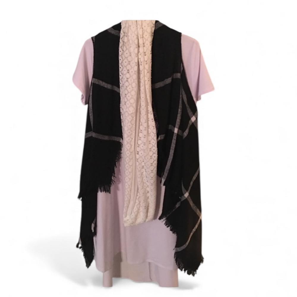 NEW•OS-2X•Black & White Plaid Open Front Vest